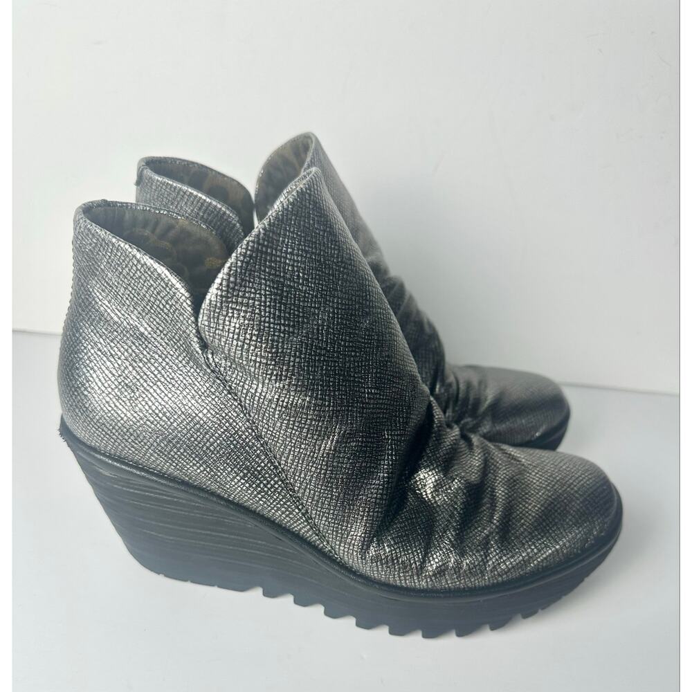 Fly London yip wedge ankle boots in metallic silver leather women's size 8 39 - Picture 4 of 10